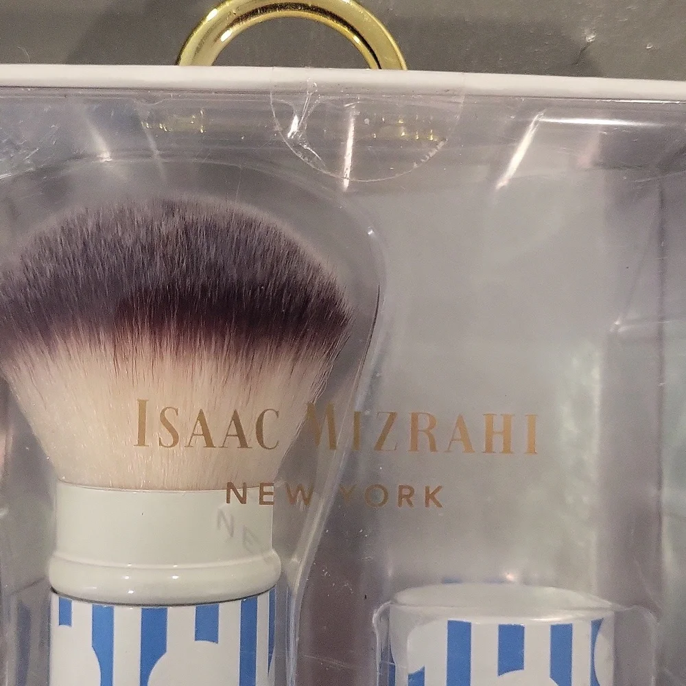 Issey Mizrahi Retractable Powder Brush Boxed Last One
